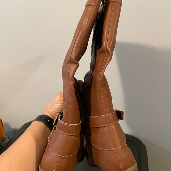 Ana Torrence Boots - Picture 2 of 8